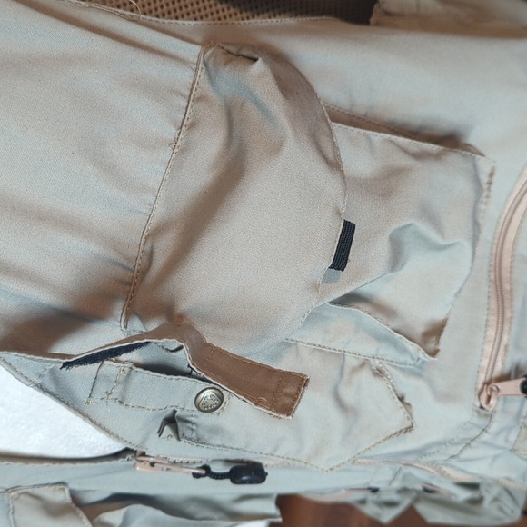 gorpcore Khaki Utility Vest with Multiple Pockets Machu Picchu Embroidered Sz M - Picture 6 of 12